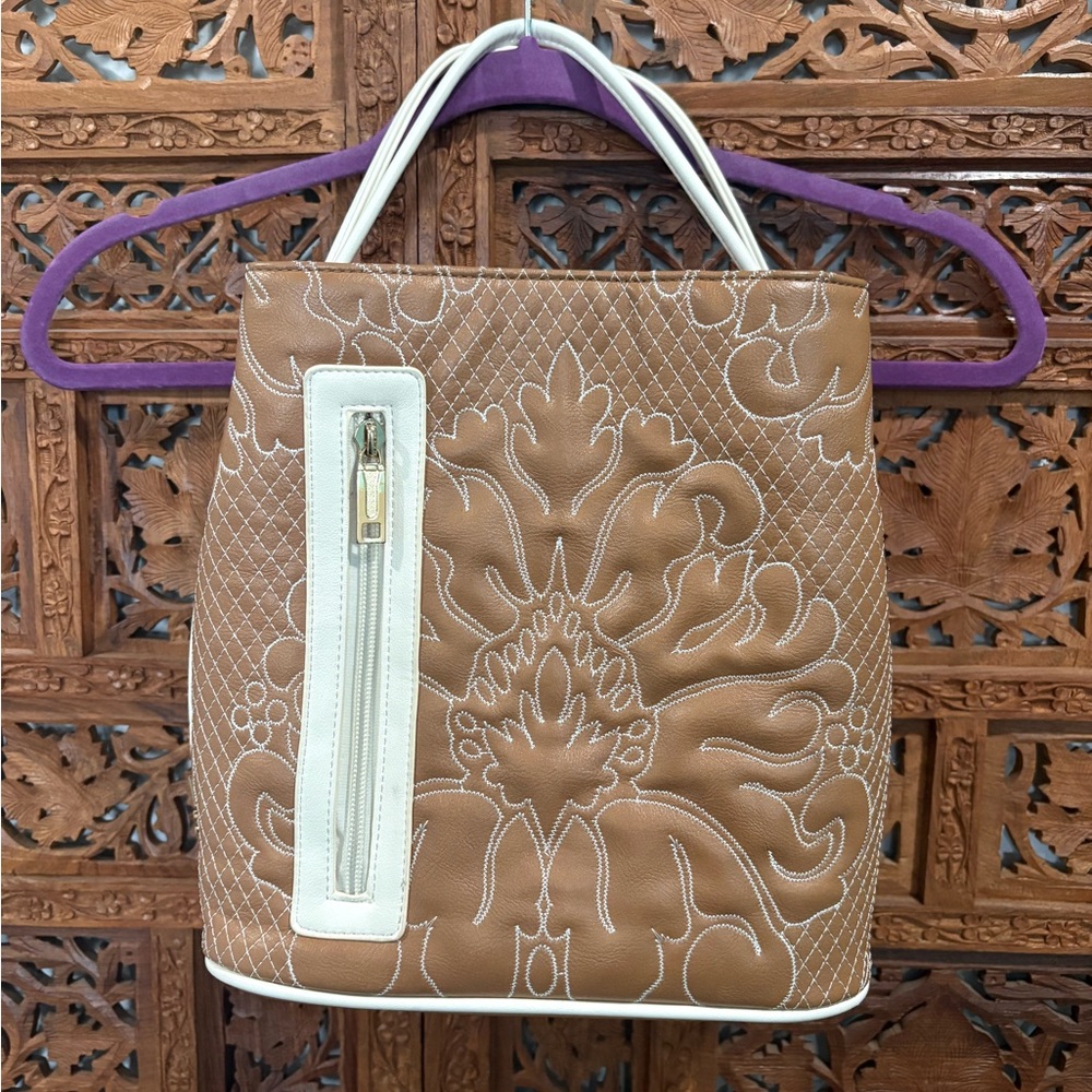 Samoe Bucket Bag Tan White Adjustable Strap Drop Purse